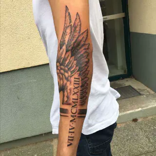 Kann ich mir ein Arm-Tattoo stechen lassen, während ich schwanger bin?