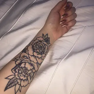 Arm Tattoo Gelb