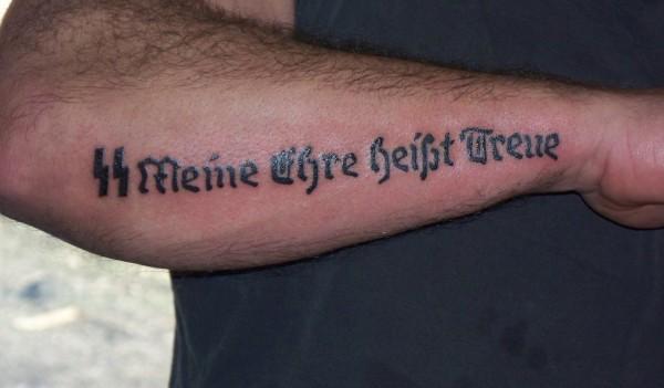 img/arm-tattoo-hurt-german.jpg