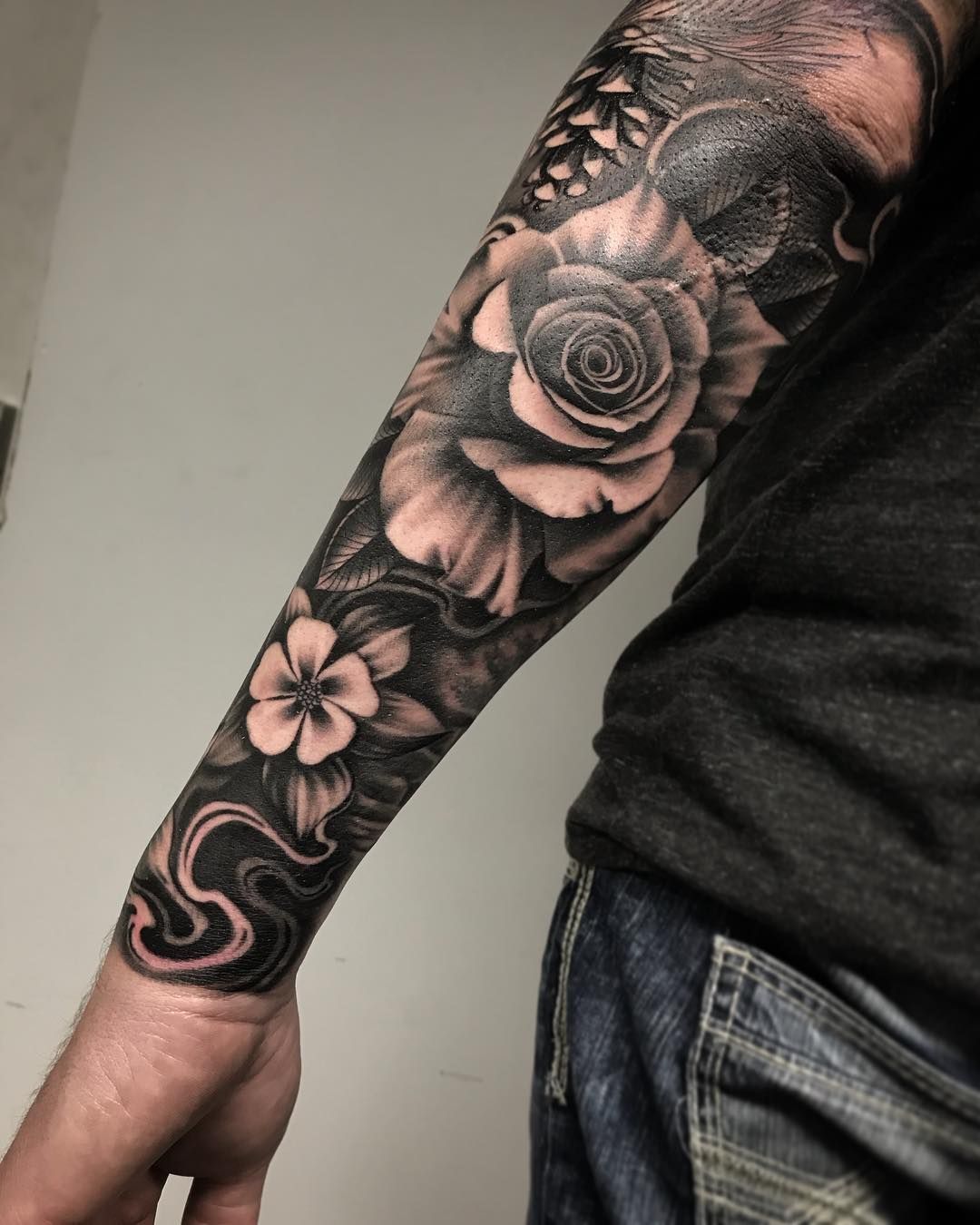 img/arm-tattoo-ideen-mit-blumen.jpg