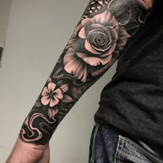 Arm Tattoo Ideen mit Blumen