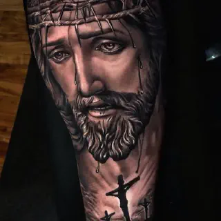 Arm Tattoo Jesus am Kreuz