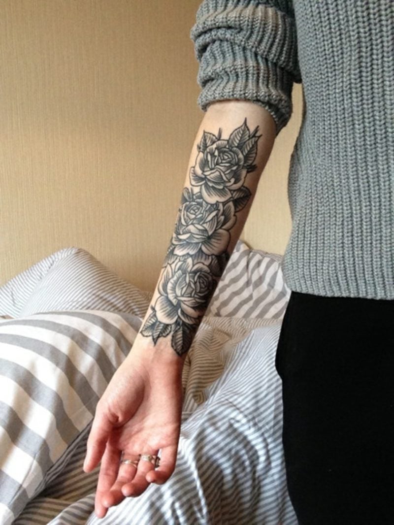 img/arm-tattoo-maedchen-blumenmotive.jpg