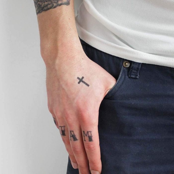 img/arm-tattoo-mann-klein.jpg