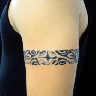 Bedeutung und Symbole von Maori-Arm-Tätowierungen