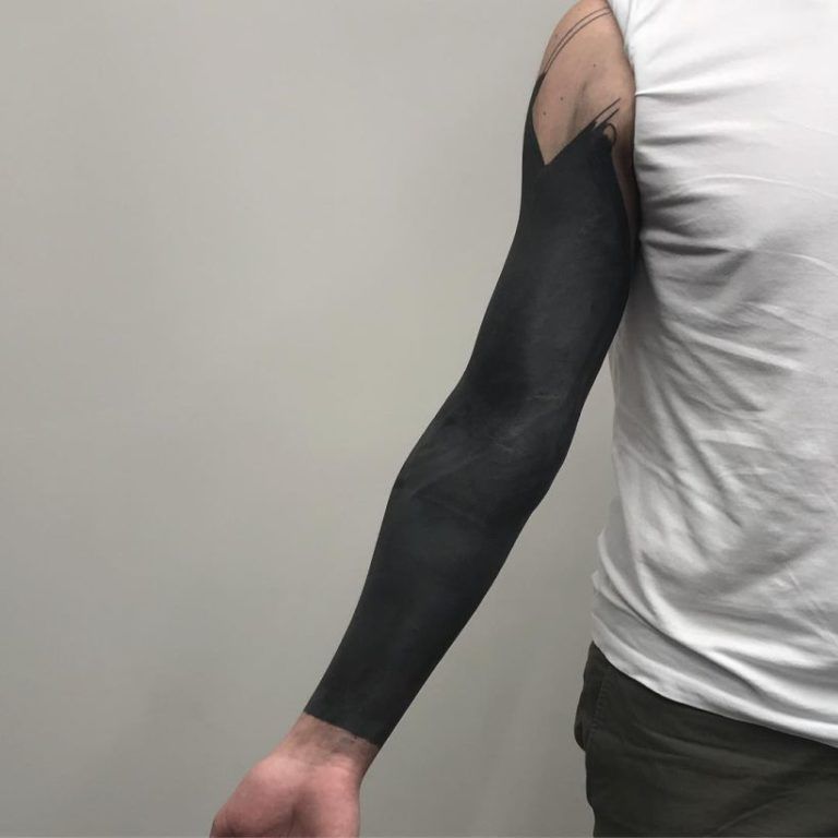 img/arm-tattoo-trends-2018.jpg