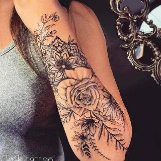 Tattoo auf dem Arm verkehrt herum – ein neuer Trend?