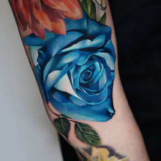 Die Bedeutung von Arm-Tattoos mit Rosen