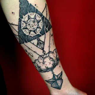 Die Bedeutung von Wort-Tattoos auf dem Arm