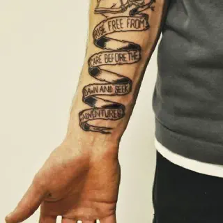 Die Bedeutung von Männer-Tattoos am Oberarm