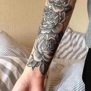 Die besten Blumenarm Tattoos