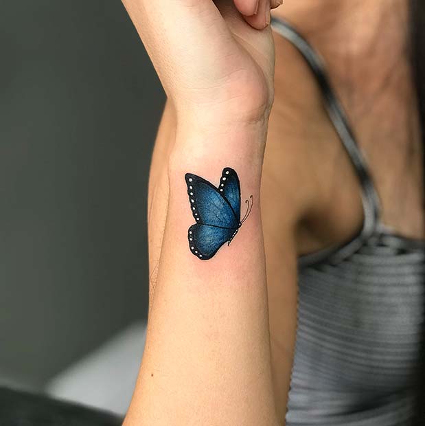 img/butterfly-fliegend-auf-arm-tattoo.jpg