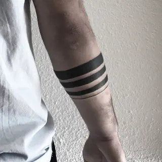 Dehnt sich ein Arm Tattoo aus?