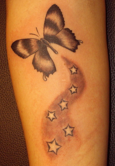 img/fledermausflügel-arm-tattoo-bedeutung-designs-und-tipps.jpg