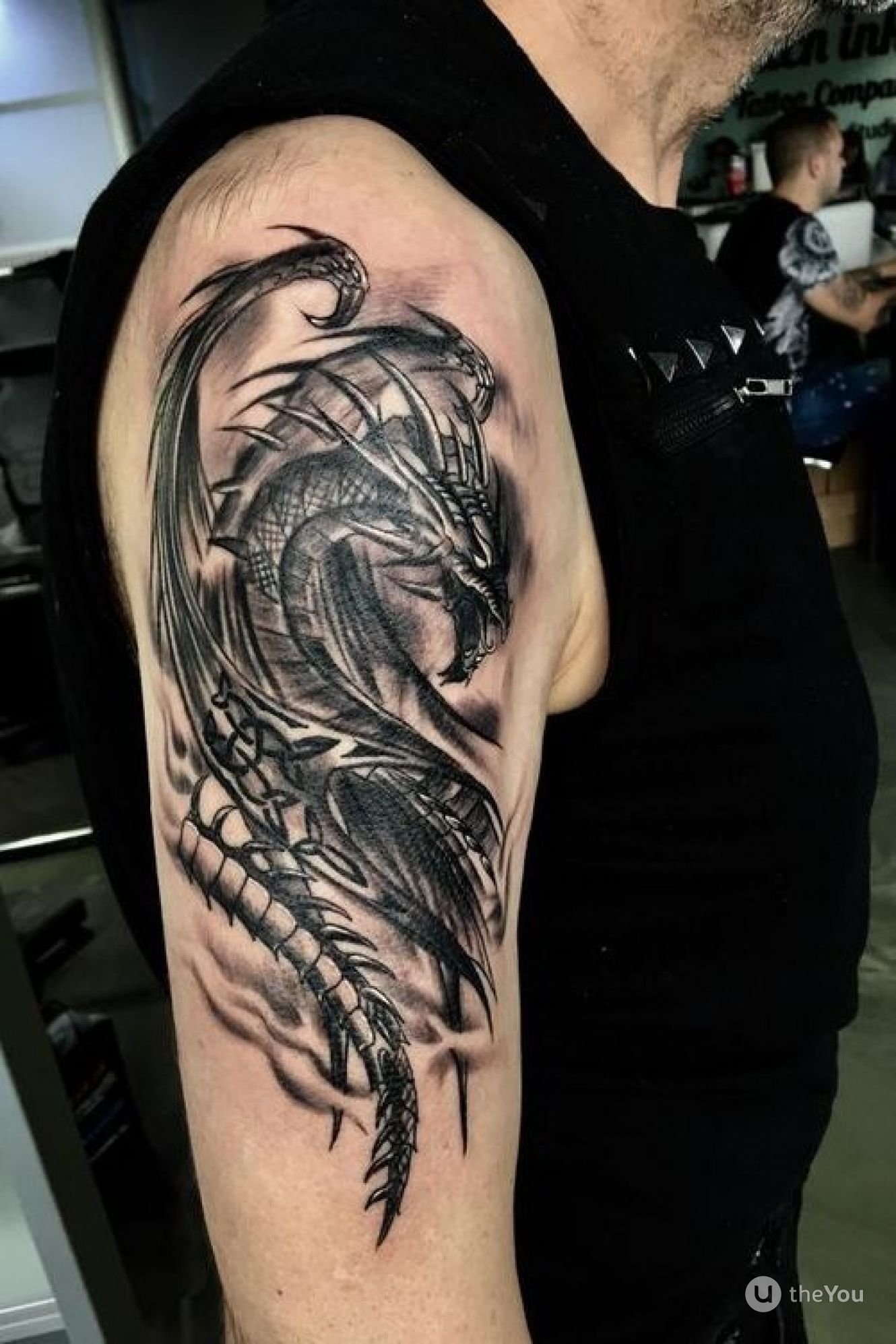 img/japanischer-drache-arm-tattoo.jpg