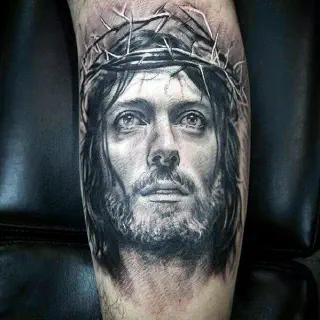Jesus ans Kreuzarm-Tattoo