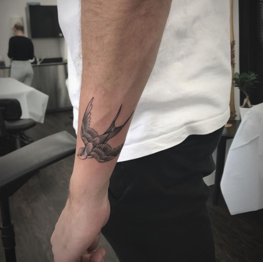 img/junge-tattoos-am-arm.jpg