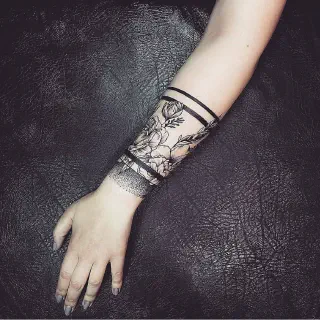 Kelsey Henson Arm Tattoo: Eine detaillierte Analyse