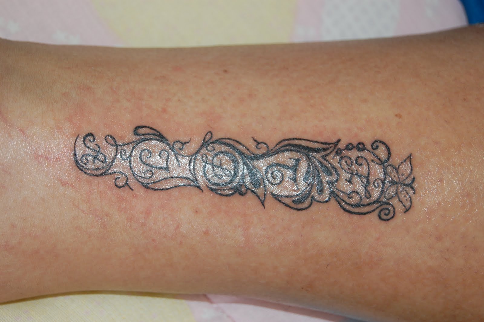 img/larissa-arm-tattoo-90-tage-verlobter.JPG