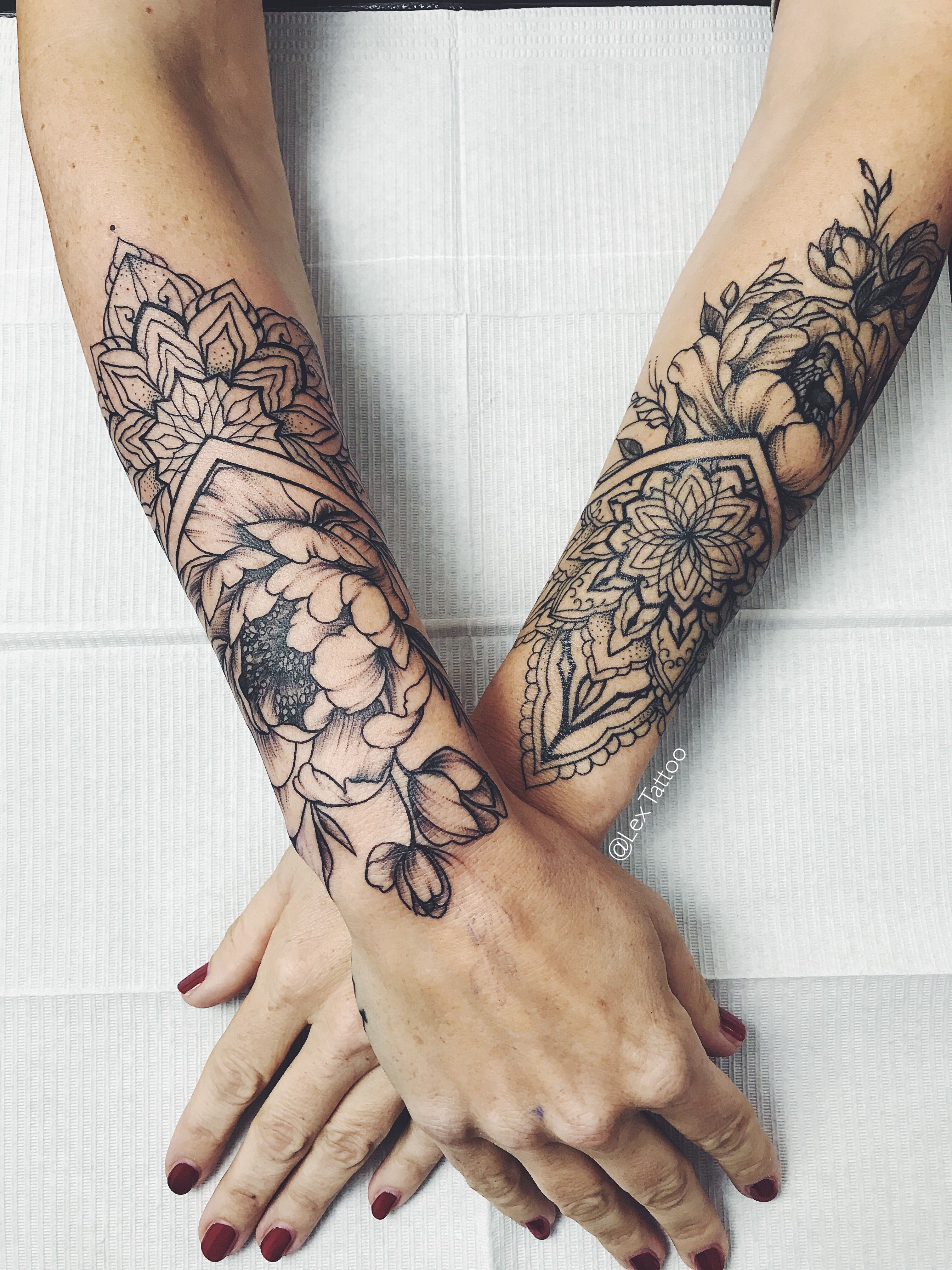 img/mandala-schulter-arm-tattoo-bedeutung-und-designs.jpg