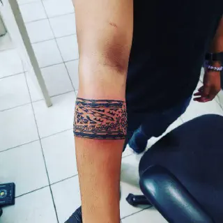 Die Bedeutung eines Pocahontas-Arm-Tattoos