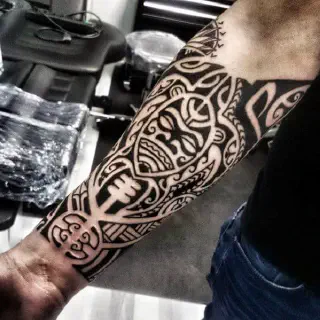 Polynesische Unterarm-Tattoos: Bedeutung und Stil