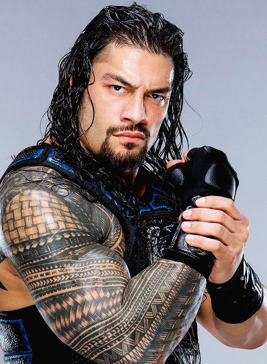 img/roman-reigns-voller-arm-tattoo.jpg