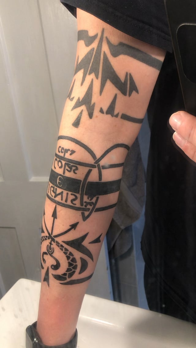 img/scar-arm-tattoo.png