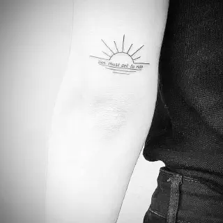 Die Bedeutung von Sonnenschein Arm Tattoo und warum es so beliebt ist