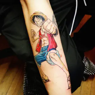 Was ist das Arm-Tattoo von Luffy?