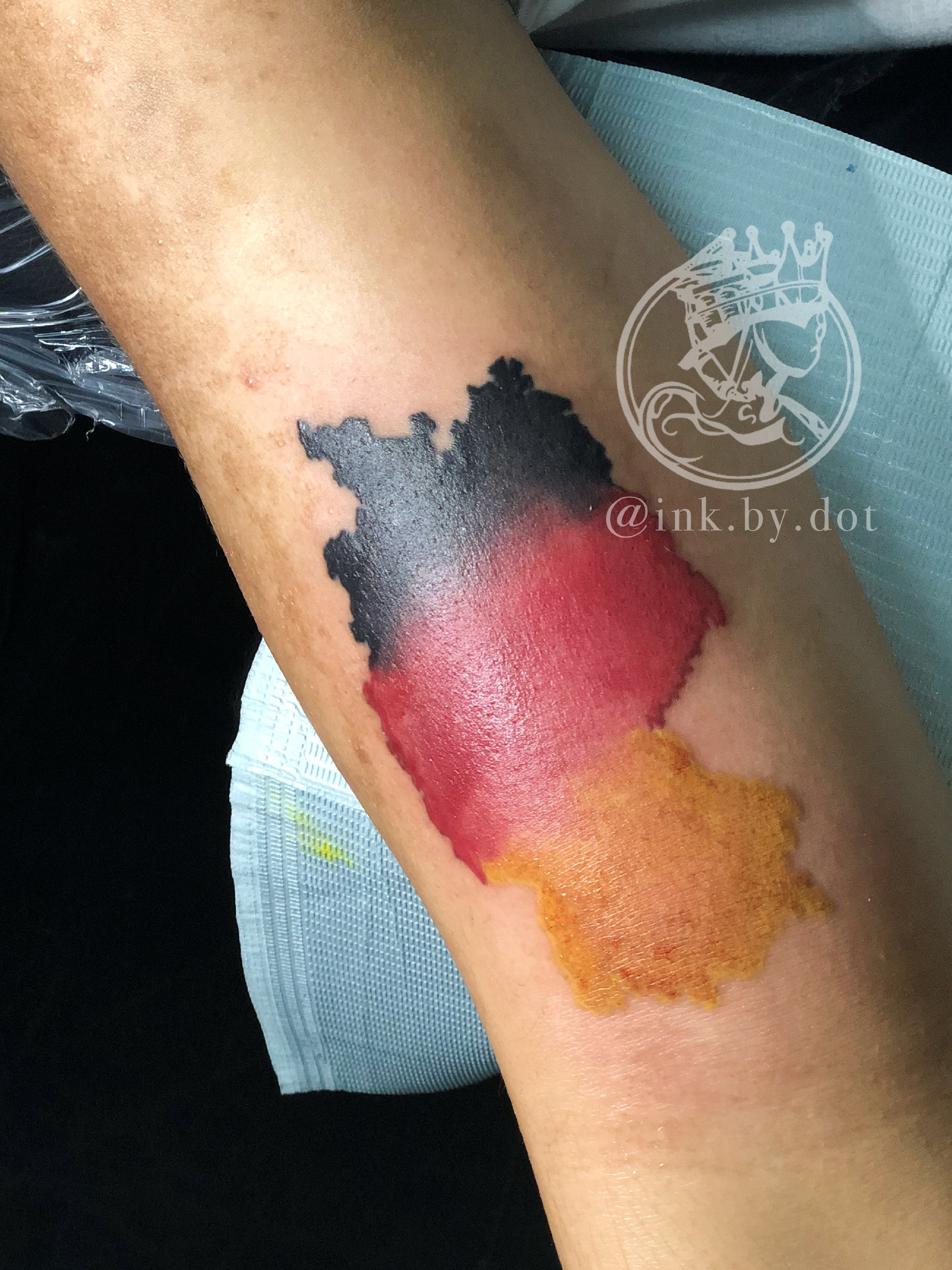 img/watercolor-upper-arm-tattoo-german.jpg