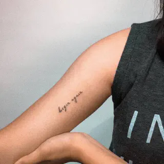 Wie lange braucht ein innerer Arm Tattoo um zu heilen