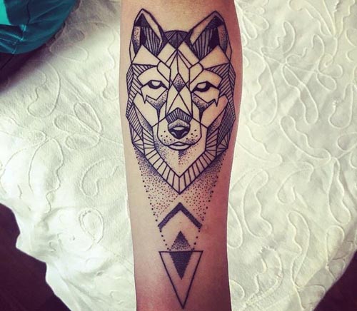 img/wolf-tattoo-fuer-den-oberarm-bedeutung-und-design-ideen.jpg