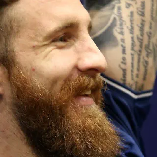 Zach Tuohy Rote Arm Tattoo - Bedeutung und Hintergrund